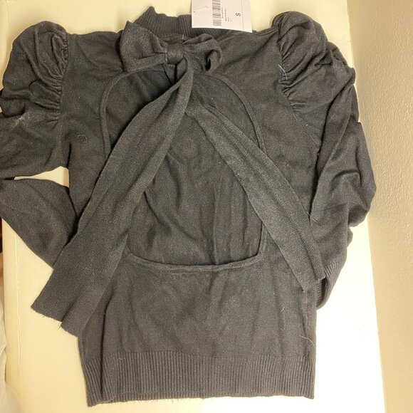 NWT Forever 21 Cropped Sweater with back cutout (size Junior's Small) - Picture 2 of 3